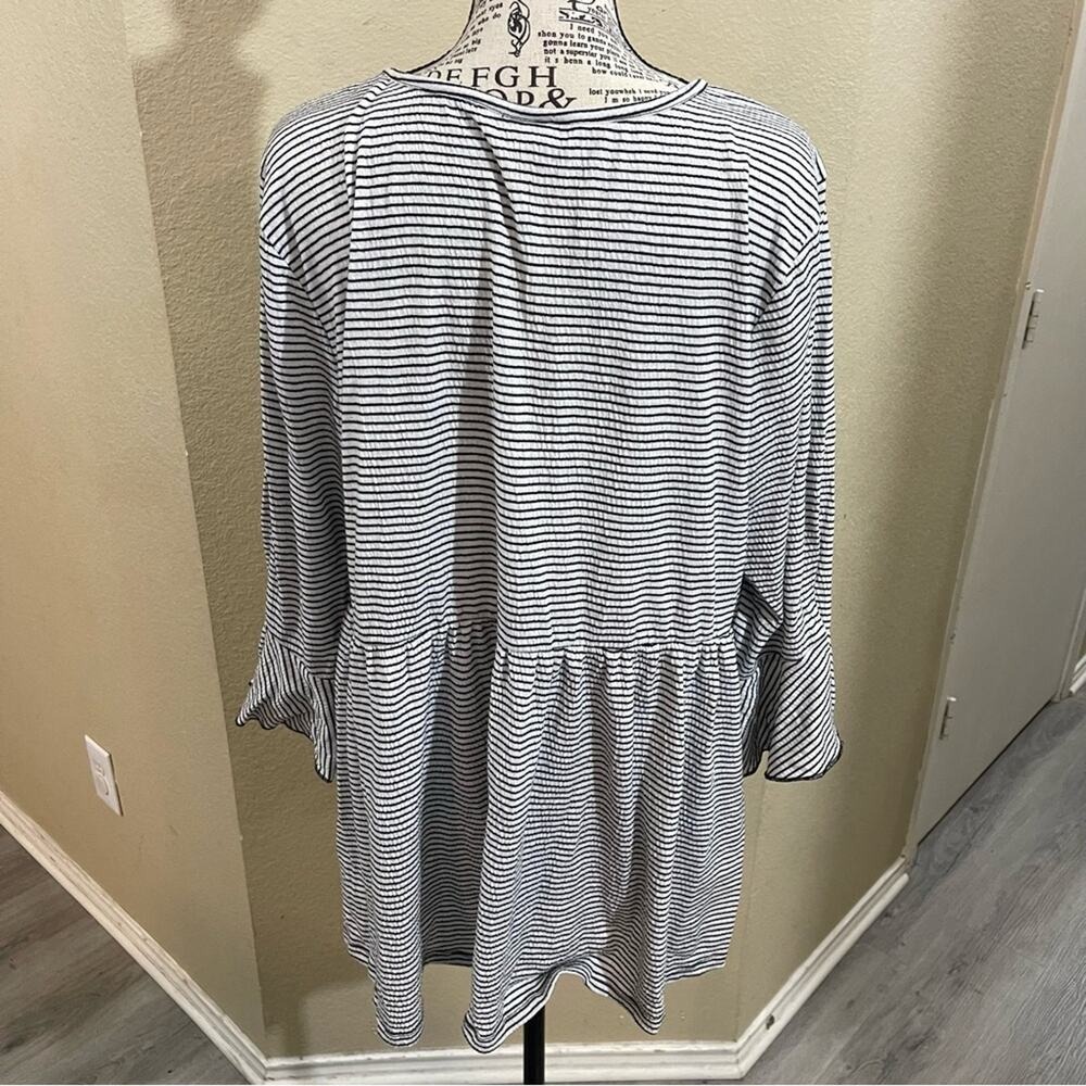 Torrid stripe top 2 2X - Picture 3 of 8